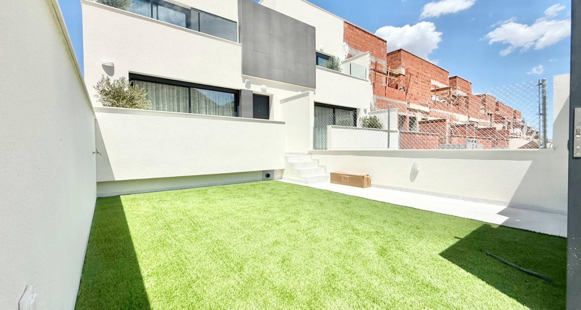 New Build - Radhus - Cox - San Fernando