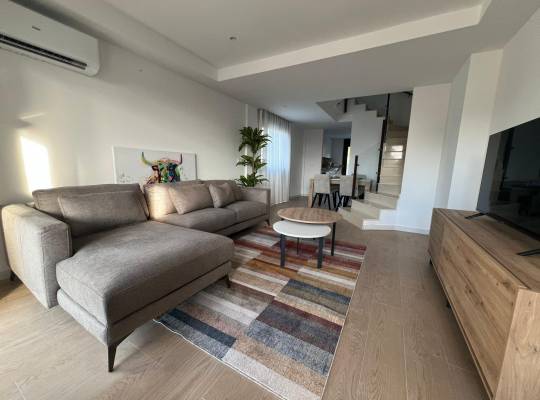 New Build - Radhus - La Union - centro