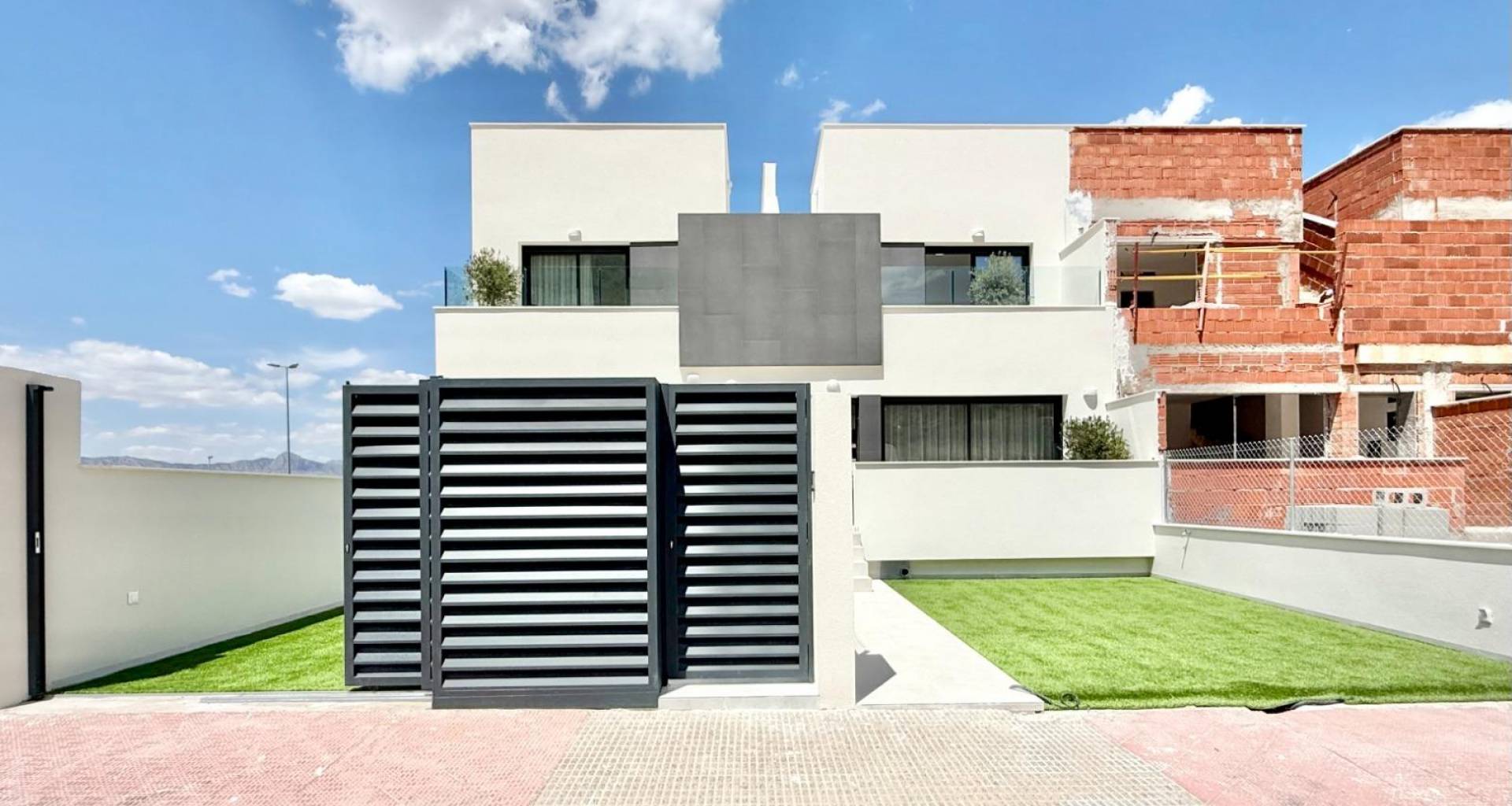 Obra nueva - Casa adosada - Cox - San Fernando