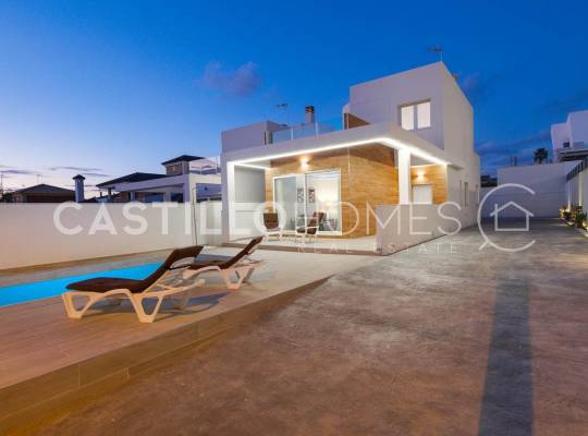 Obra nueva - Chalet - Torrevieja - Aguas Nuevas