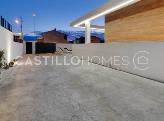 Obra nueva - Chalet - Torrevieja - Aguas Nuevas