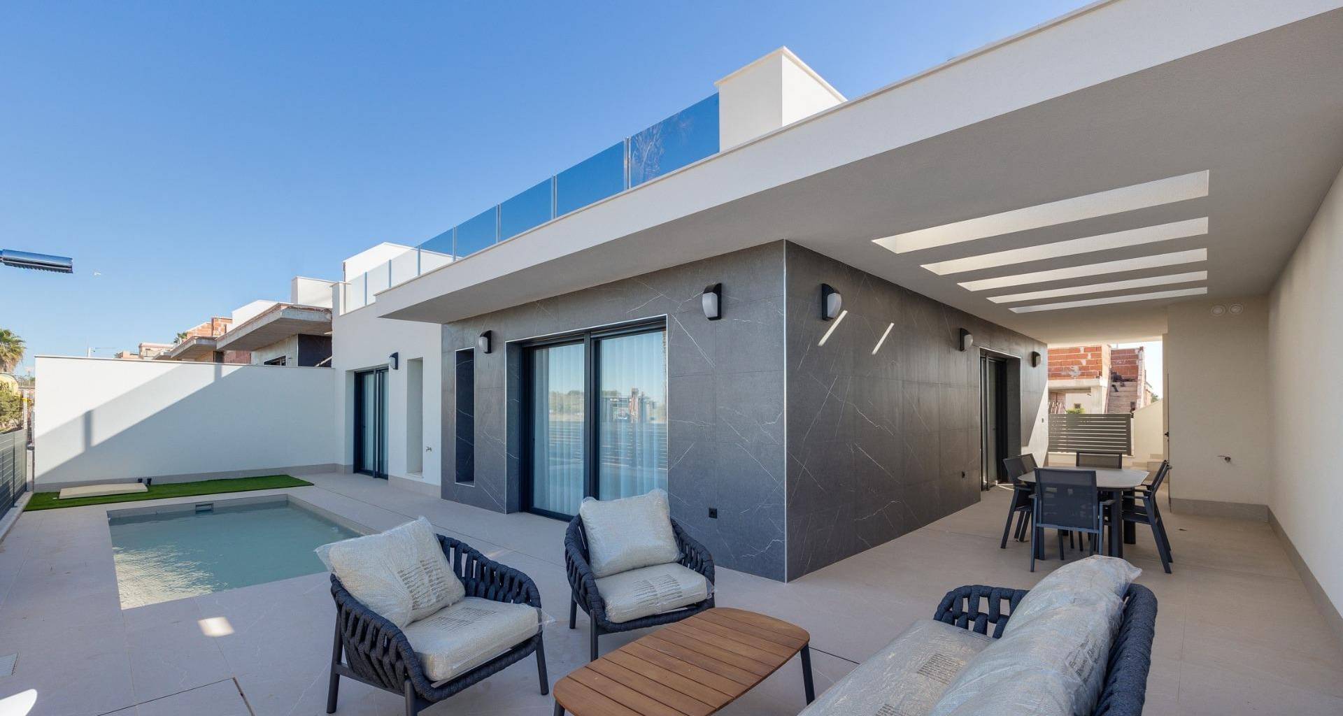 Obra nueva - Chalet - Torrevieja - Sector 25