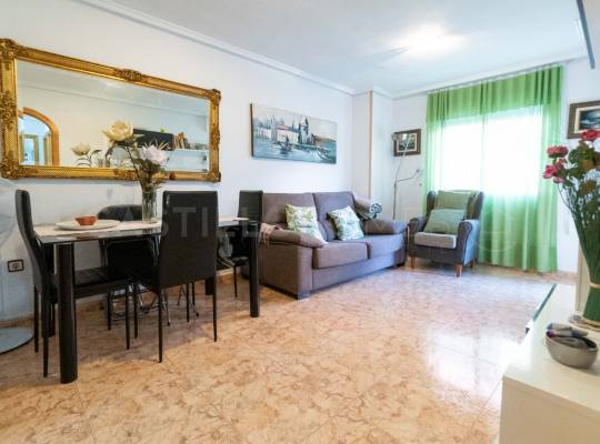 Resale - Apartment - Torrevieja - Centro