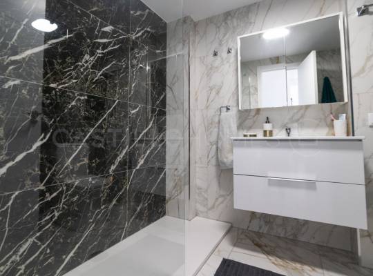 Resale - Apartment - Torrevieja - Centro