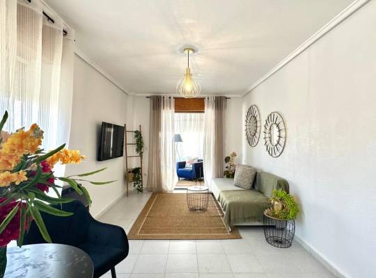 Resale - Apartment - Torrevieja - El Chaparral