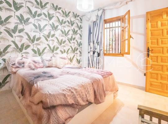 Resale - Apartment - Torrevieja - Playa de los Locos