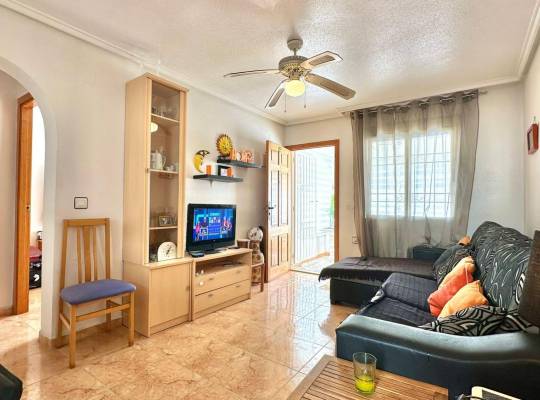 Resale - Bungalow - Torrevieja - La Siesta - El Salado -  Torreta