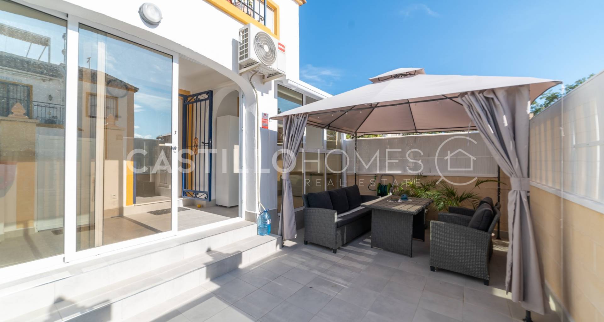 Resale - Bungalow - Torrevieja - La Siesta - El Salado -  Torreta