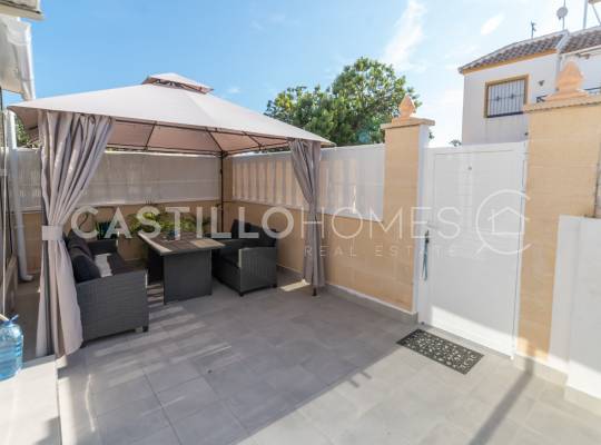 Resale - Bungalow - Torrevieja - La Siesta - El Salado -  Torreta