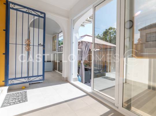 Resale - Bungalow - Torrevieja - La Siesta - El Salado -  Torreta