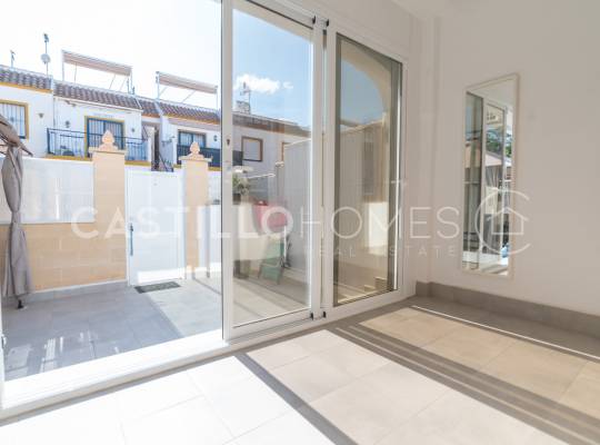 Resale - Bungalow - Torrevieja - La Siesta - El Salado -  Torreta
