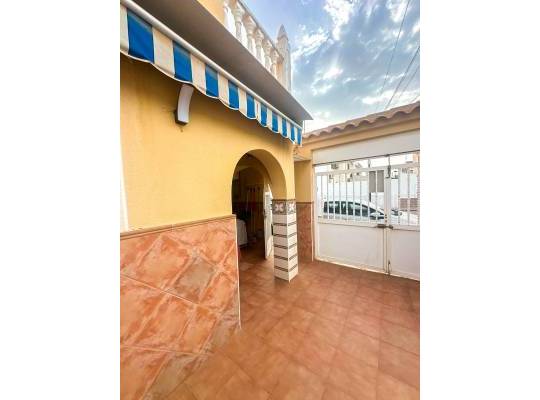 Resale - Bungalow - Torrevieja - Urb. Rosaleda