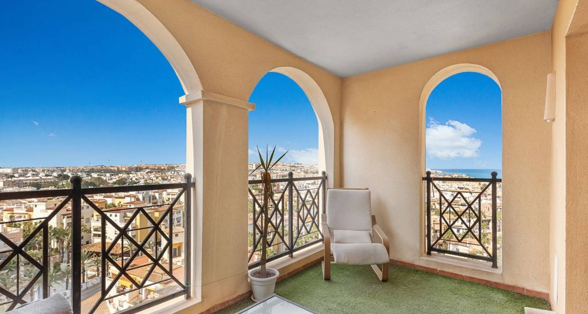 Resale - Lägenhet - Torrevieja - Urb. Rosaleda