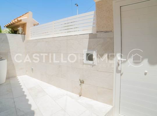 Resale - Radhus - Torrevieja - Urb. Rosaleda