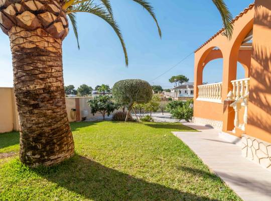 Resale - Villa - Los balcones