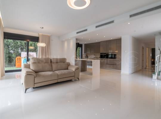 Resale - Villa - Orihuela Costa - Campoamor