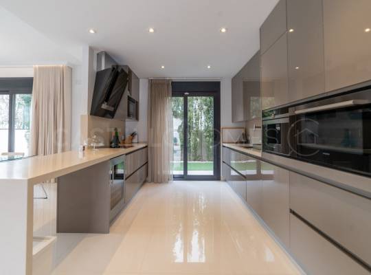 Resale - Villa - Orihuela Costa - Campoamor