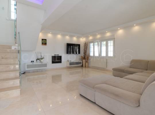 Resale - Villa - Orihuela Costa - La Zenia