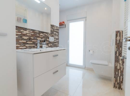 Resale - Villa - Orihuela Costa - La Zenia