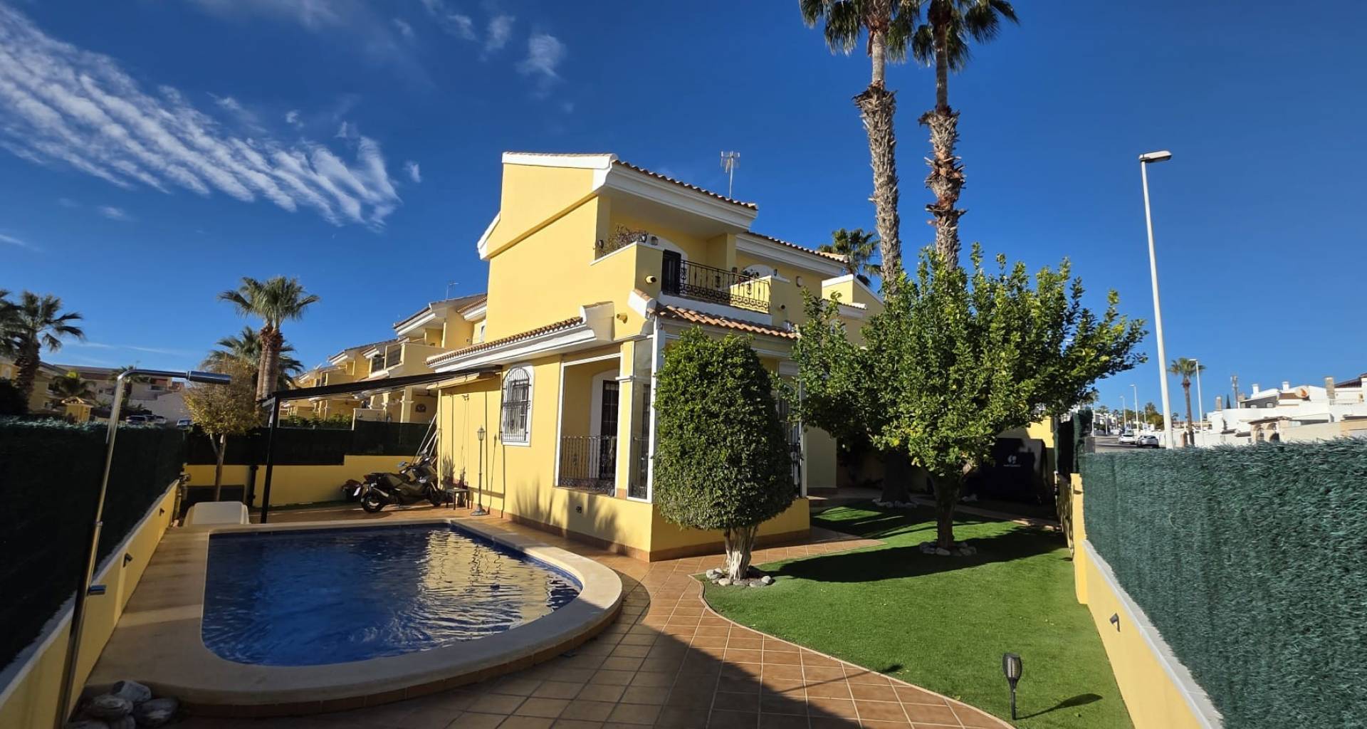 Resale - Villa - Orihuela Costa - Los Dolses