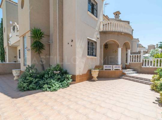 Resale - Villa - Orihuela Costa