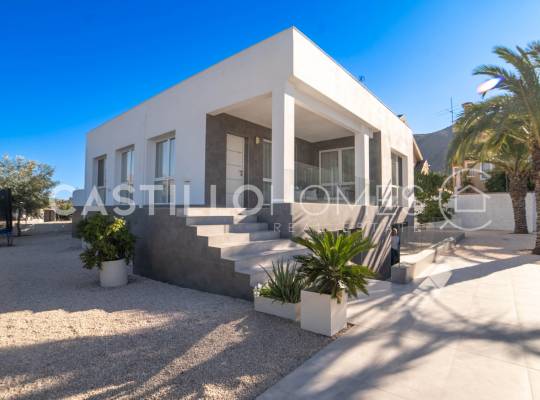 Resale - Villa - Orihuela