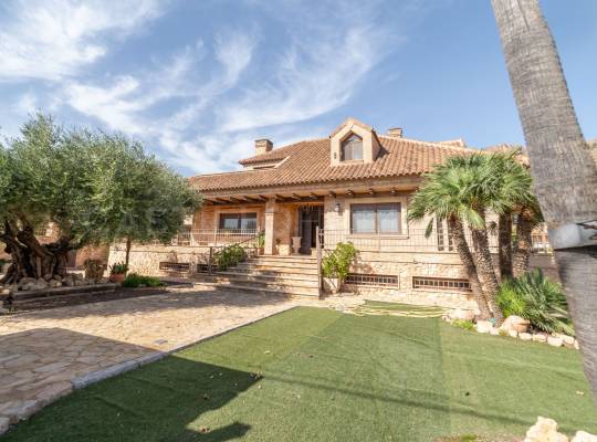 Resale - Villa - Orihuela