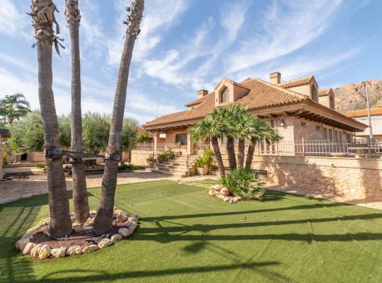 Resale - Villa - Orihuela
