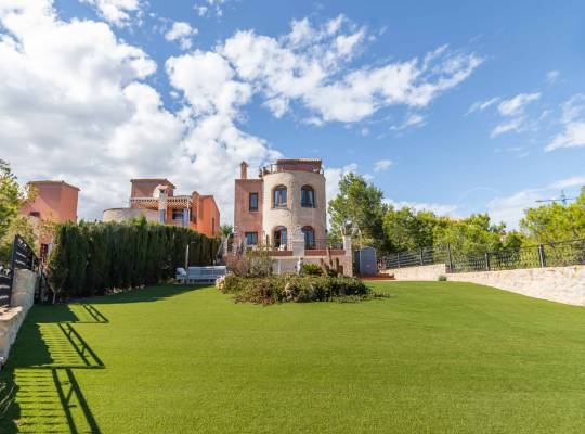 Resale - Villa - San Miguel de Salinas