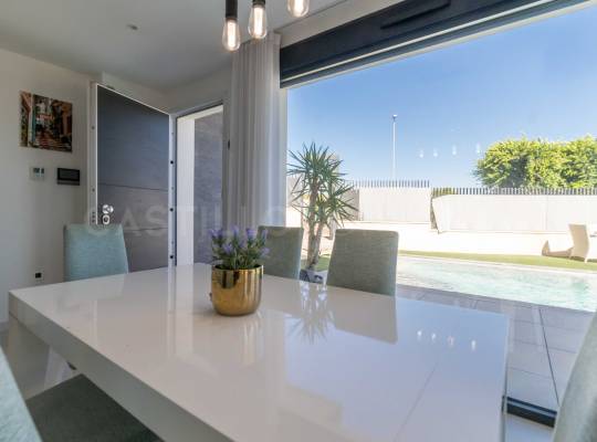 Resale - Villa - San Miguel de Salinas