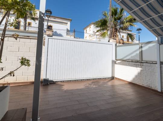 Resale - Villa - Torrevieja - La Mata