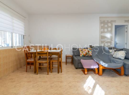 Resale - Villa - Torrevieja - La Siesta - El Salado -  Torreta
