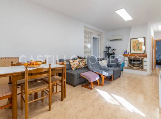 Resale - Villa - Torrevieja - La Siesta - El Salado -  Torreta