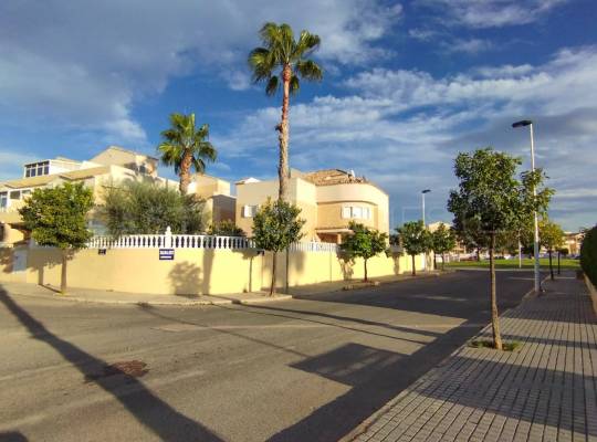 Resale - Villa - Torrevieja - Torretas