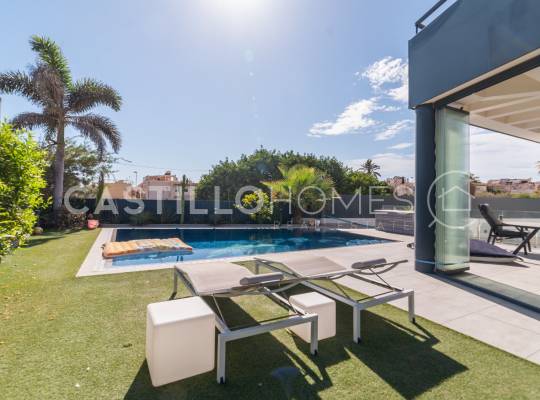 Resale - Villa - Torrevieja - Urb. Rosaleda