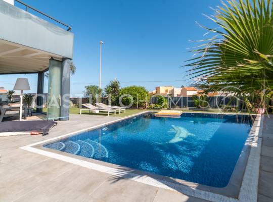 Resale - Villa - Torrevieja - Urb. Rosaleda