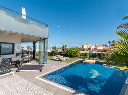 Resale - Villa - Torrevieja - Urb. Rosaleda