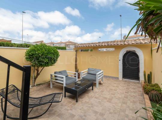 Segunda mano - Casa adosada - Torrevieja - Nueva Torrevieja - Aguas Nuevas