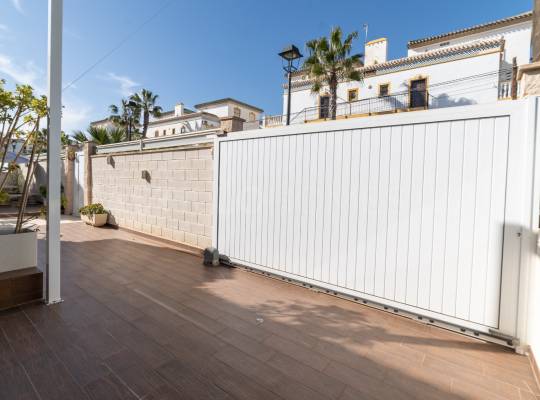Segunda mano - Chalet - Torrevieja - La Mata