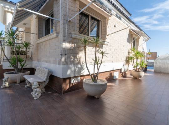 Segunda mano - Chalet - Torrevieja - La Mata