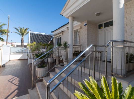 Segunda mano - Chalet - Torrevieja - La Mata