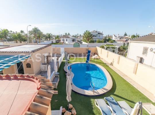 Segunda mano - Chalet - Torrevieja - La Siesta - El Salado -  Torreta