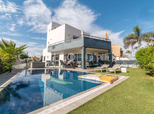 Segunda mano - Chalet - Torrevieja - Urb. Rosaleda