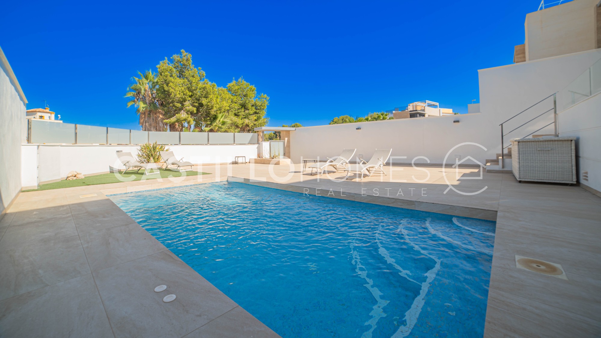 Villa in Urbanizacion los Balcones - Image 4